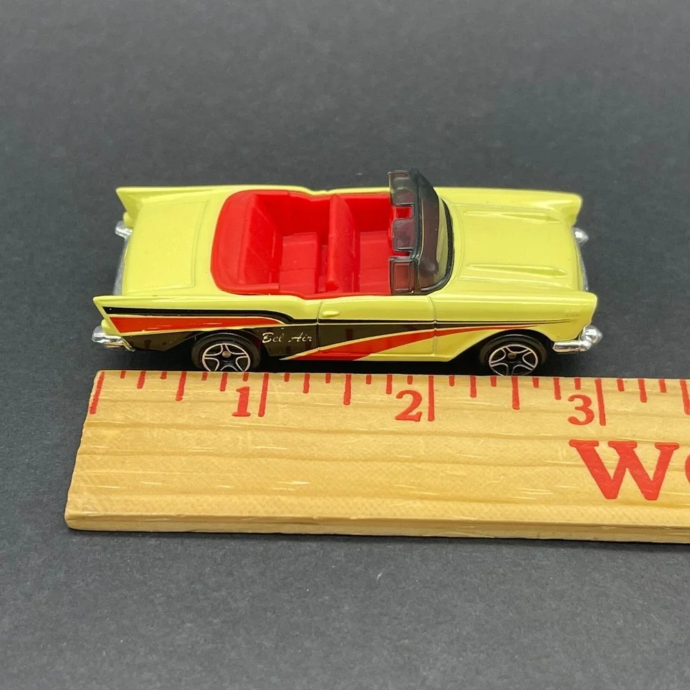 Matchbox 1957 '57 Chevrolet Chevy Bel Air Convertible Car Yellow Diecast 1/66‎